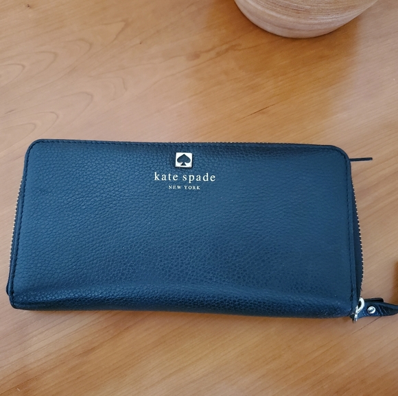 Kate Spade wallet - Picture 1 of 4